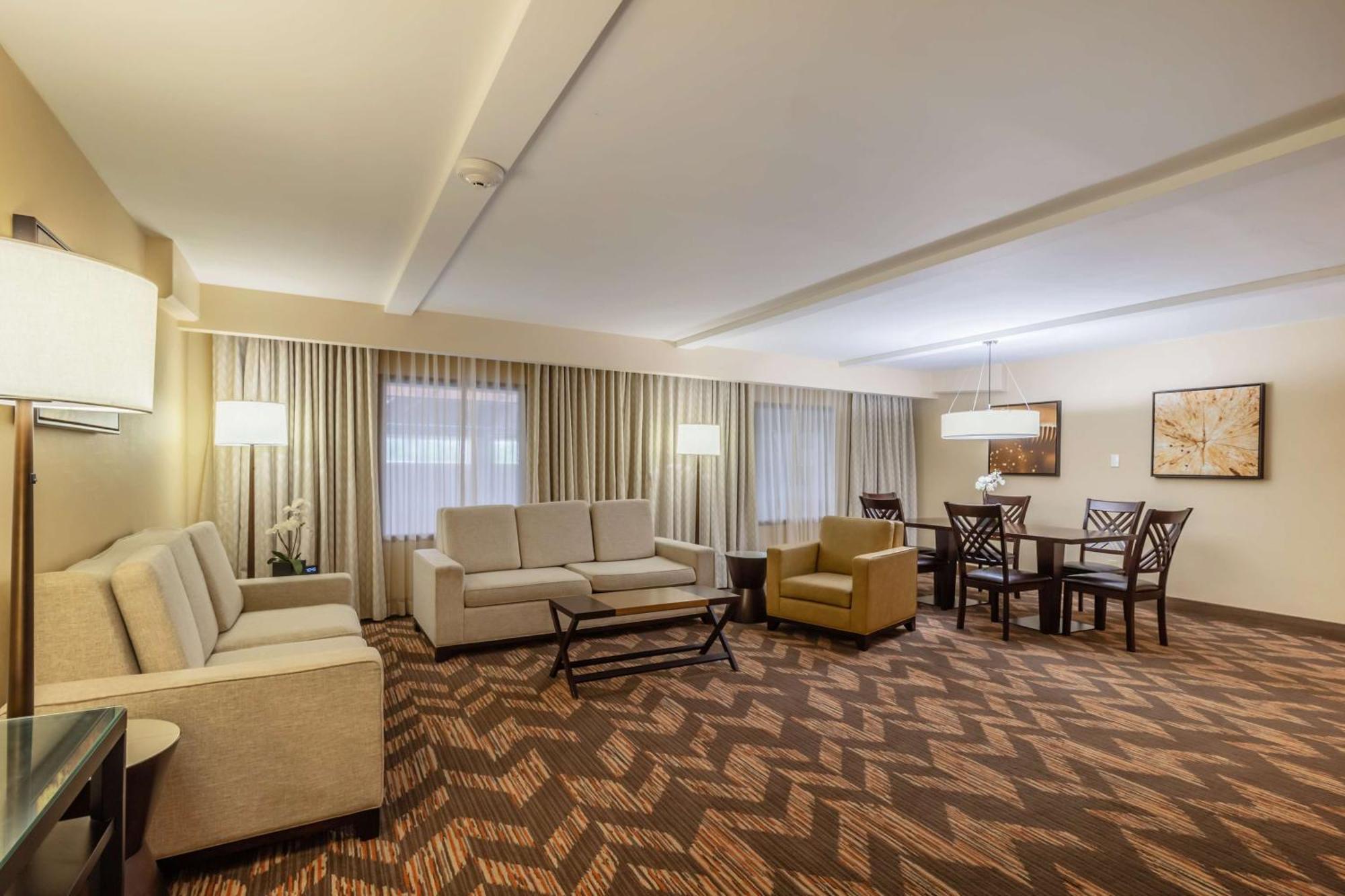 Doubletree By Hilton Lawrence Hotel Exterior foto