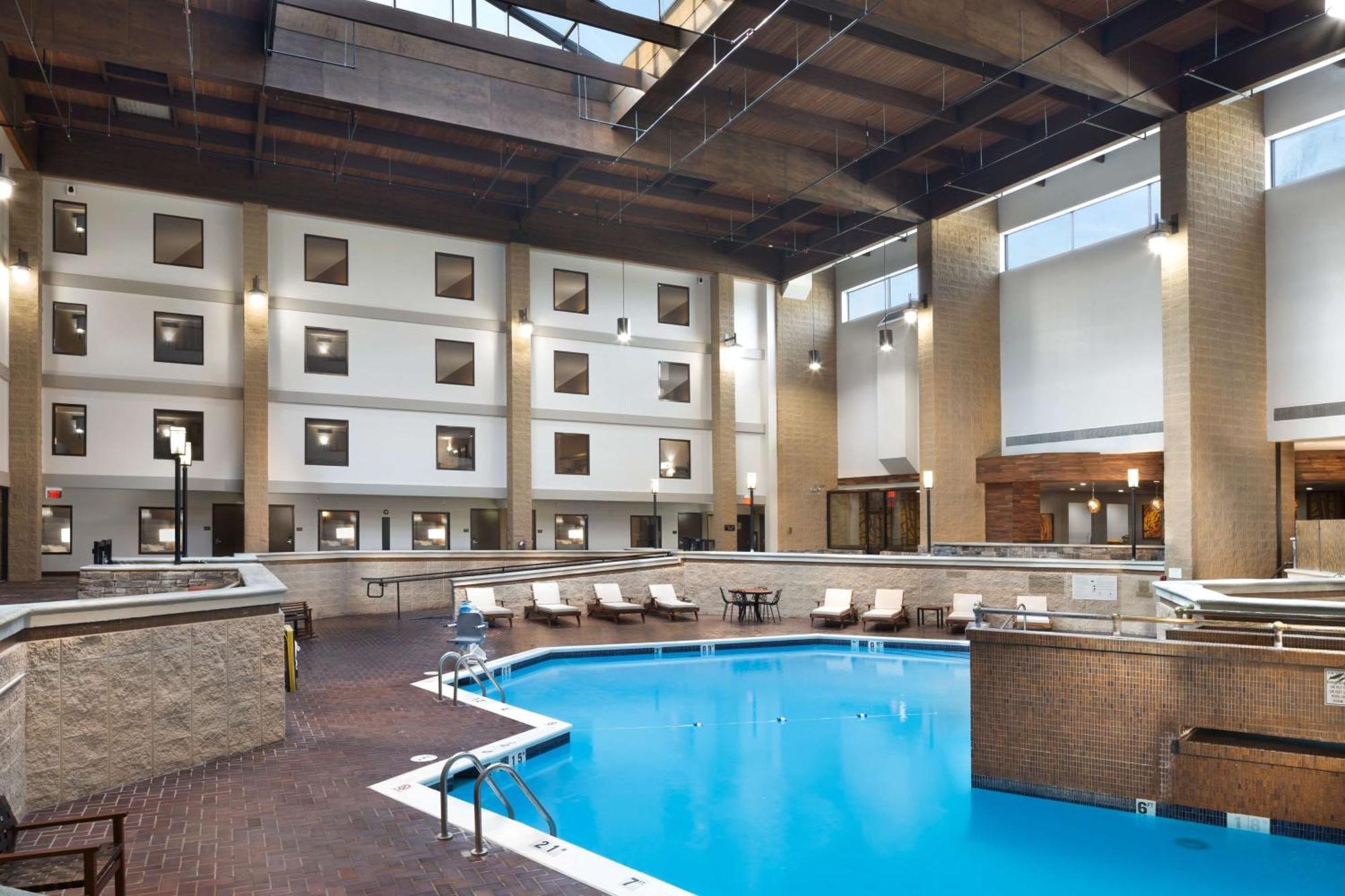 Doubletree By Hilton Lawrence Hotel Exterior foto