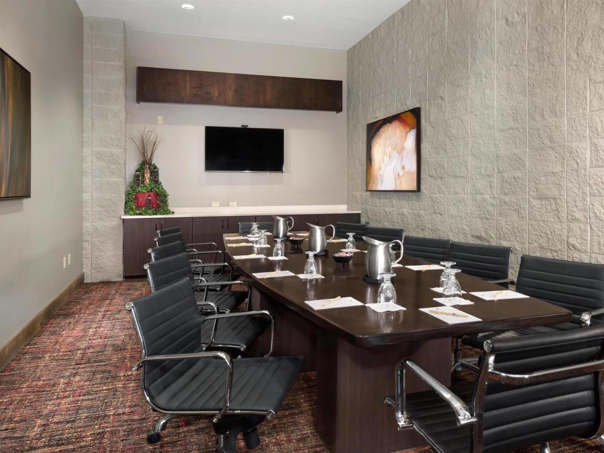 Doubletree By Hilton Lawrence Hotel Exterior foto